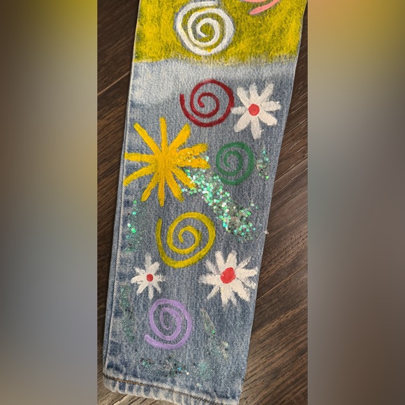 Levi's Women's Straight Leg Jeans with Artistic Patterns - Picture 2 of 11